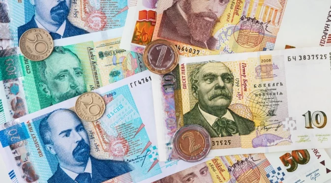 Тоновете монети, които излизат от обращение, тежат колкото Айфеловата кула. Ето колко милиарда са и левовите банкноти