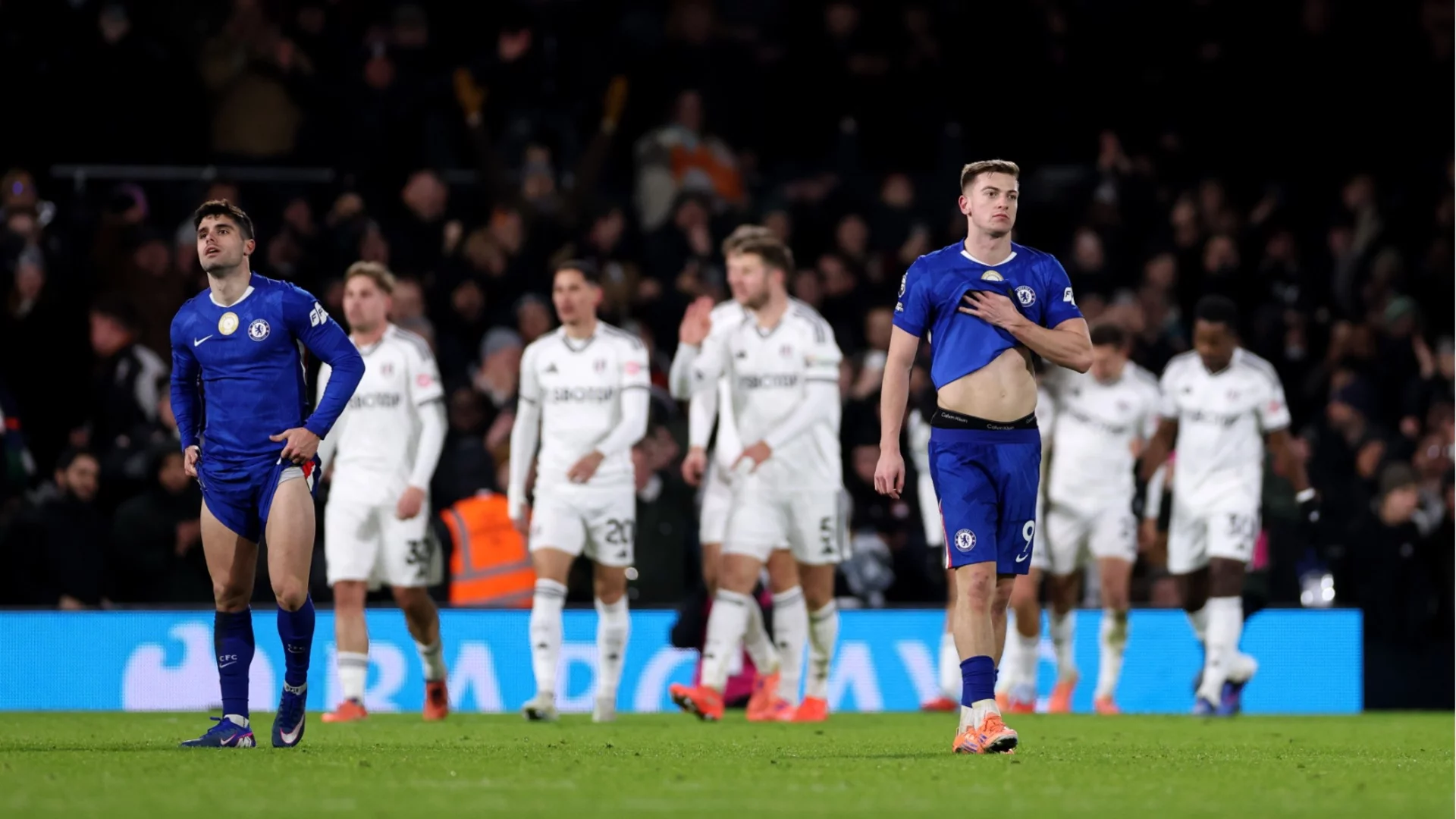 Вечерта на издънките в Англия! Сити и Вила стъпиха накриво, Челси и Тотнъм рухнаха