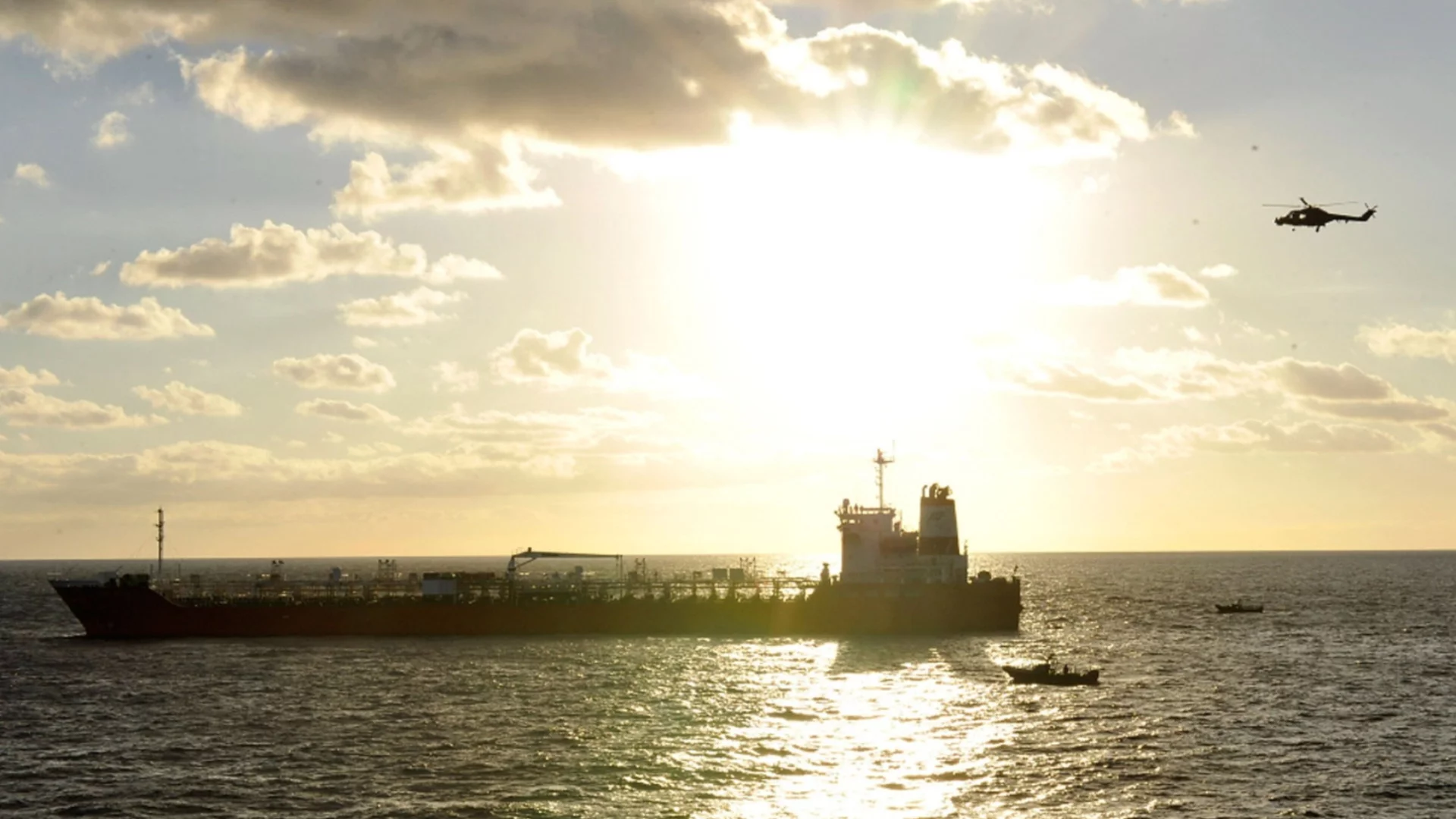 САЩ се готвят да съдят руснаци от задържания танкер Marinera и ще се разпоредят с 30-50 млн. барела венецуелски петрол (ВИДЕО)