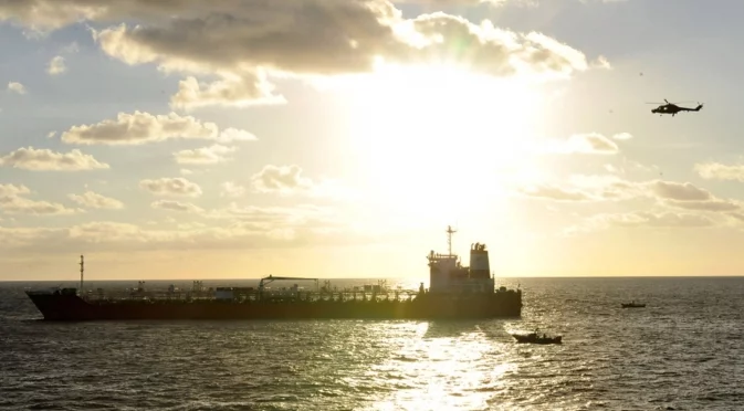 САЩ се готвят да съдят руснаци от задържания танкер Marinera и ще се разпоредят с 30-50 млн. барела венецуелски петрол (ВИДЕО)