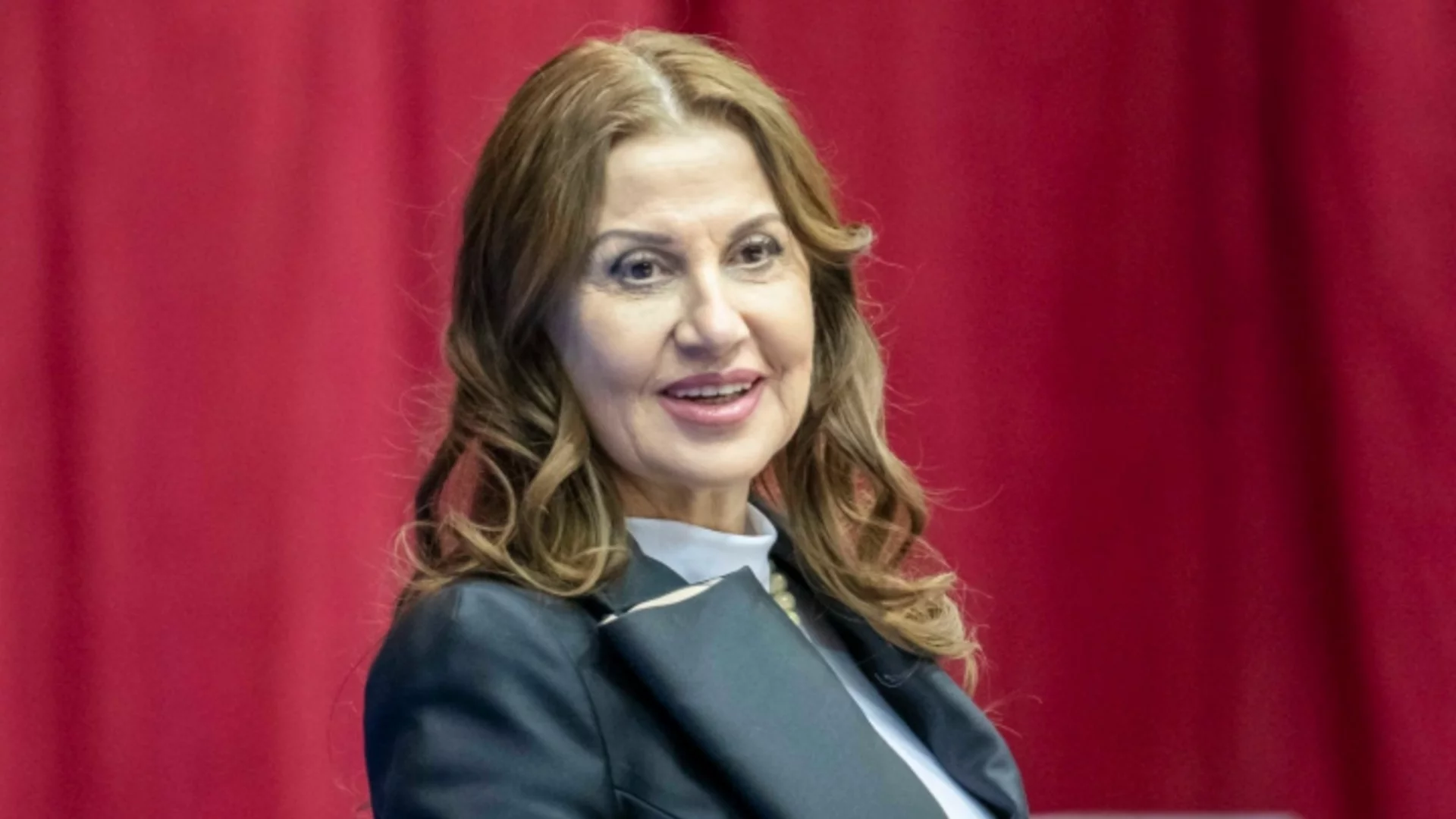 Илиана Раева обяви дългоочаквана новина: Осемгодишната сага със строежа на бъдещата ни зала приключи успешно!