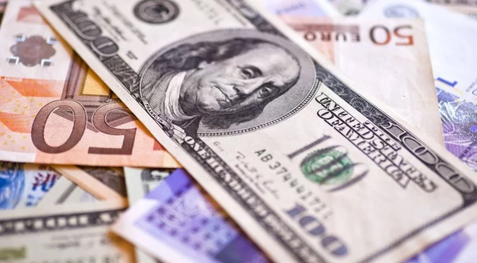 Еврото ще отслабне спрямо долара през 2026 г.: Прогноза