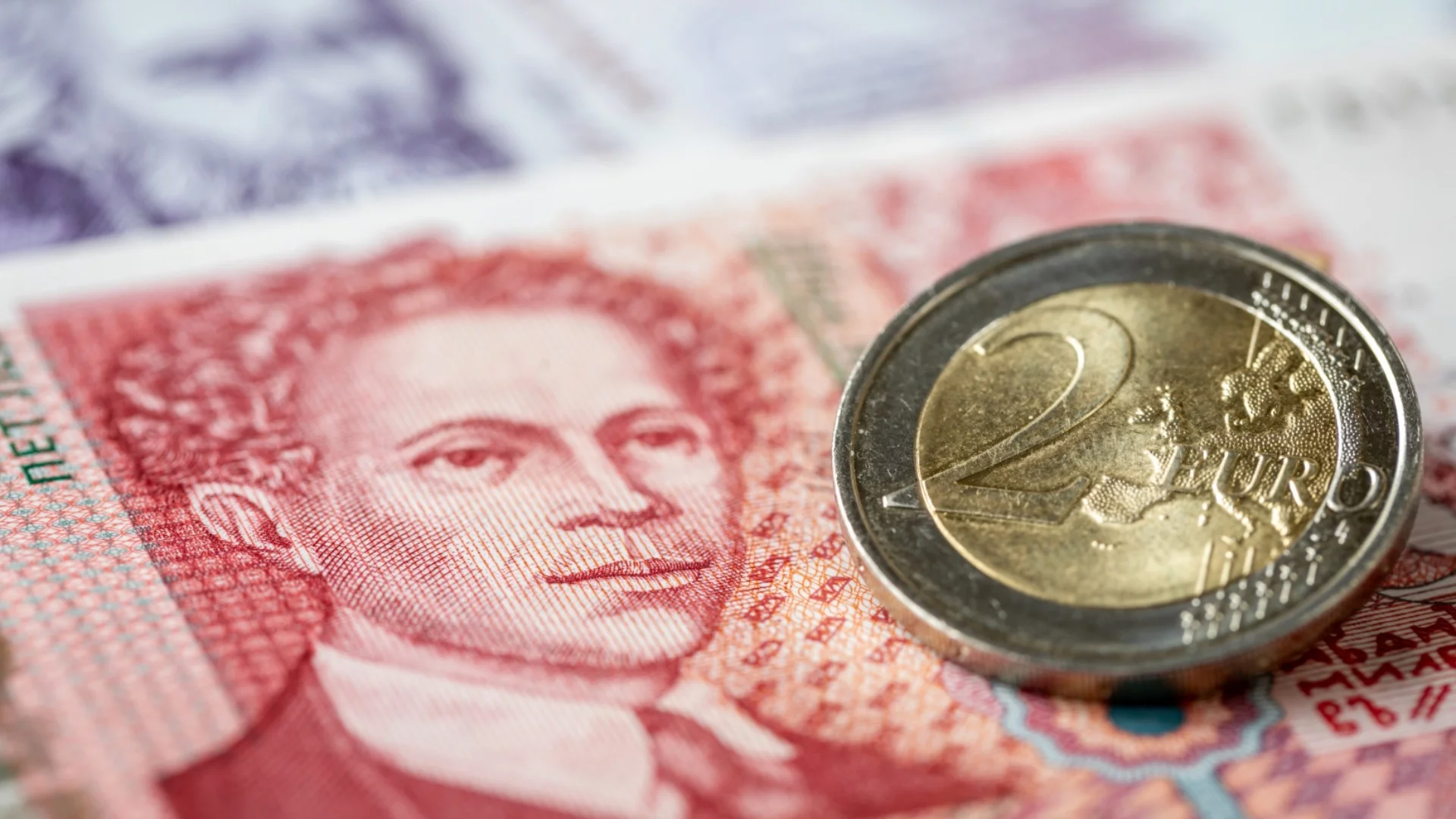 Финансовото министерство с важна информация за двойното обращение на лев и евро