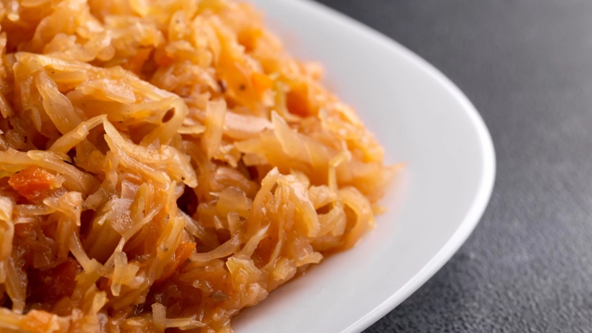 Най-вкусното задушено зеле: Тайната е в тази съставка