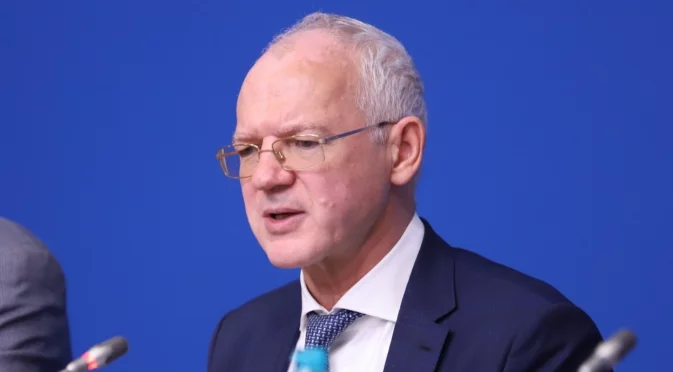 Държавната администрация изпомпва парите на бизнеса