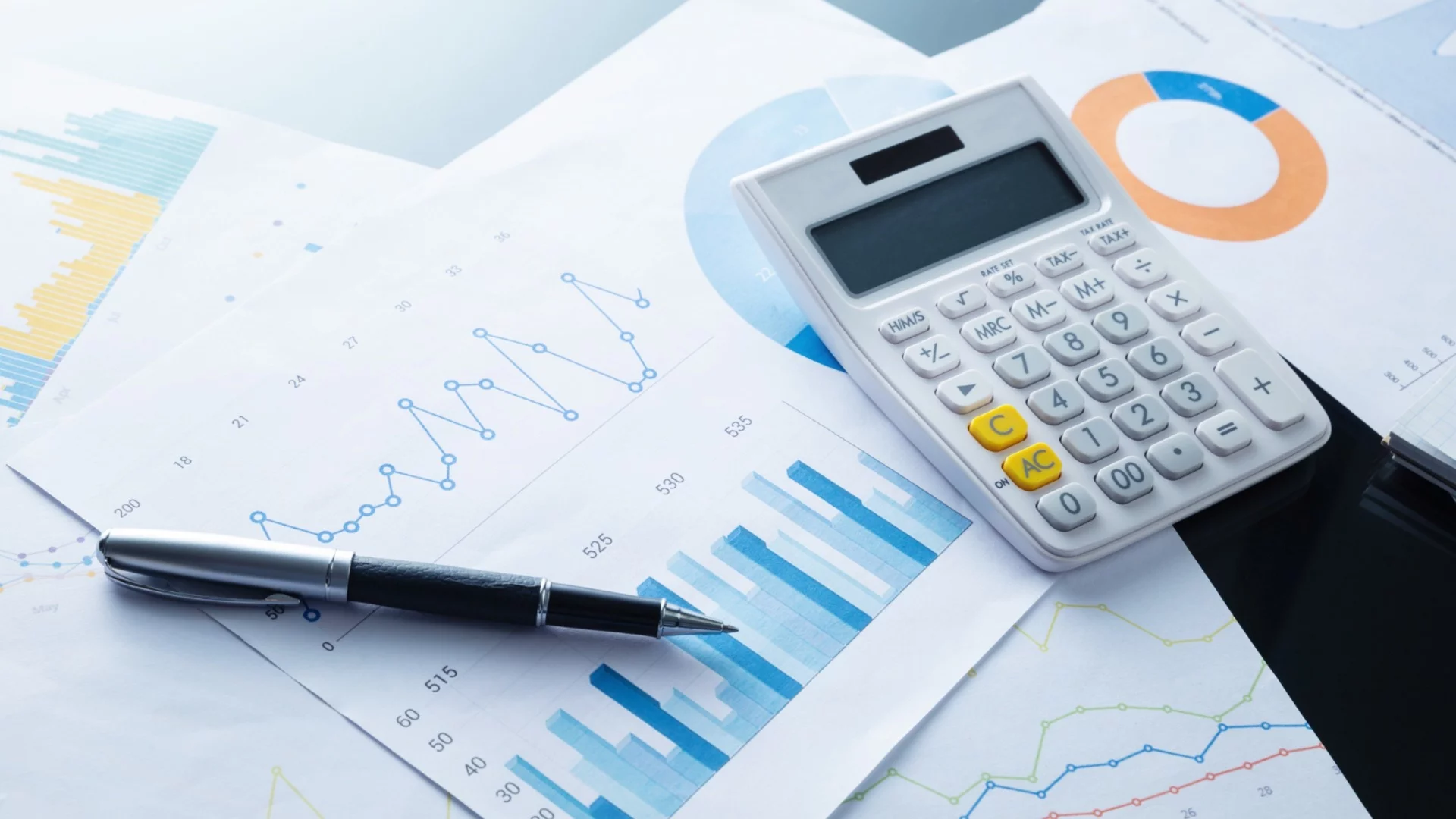 "Какво е искал да каже авторът": Счетоводителите в паника от новия неясен Закон за ДДС, наемодатели и фирми на нокти