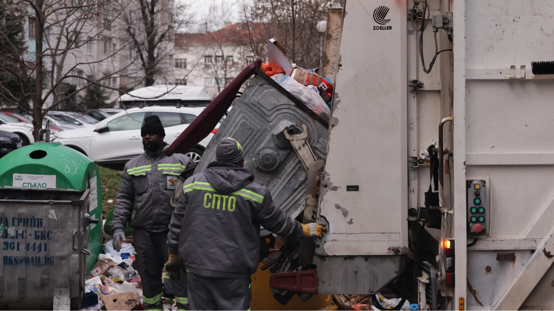 Липса на техника и обещания за редовно почистване на боклука: Столичната власт пак с обяснения