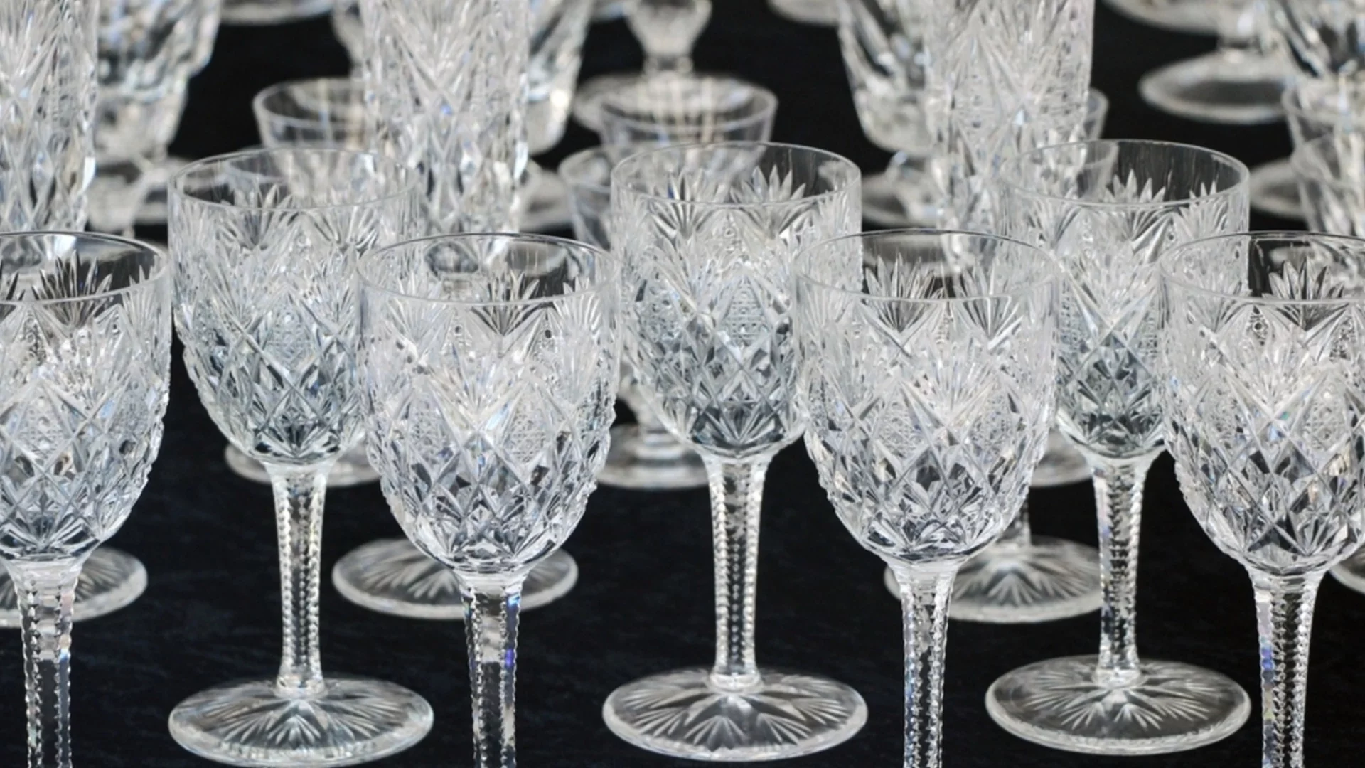 Трик, с който ще върнете блясъка на чашите