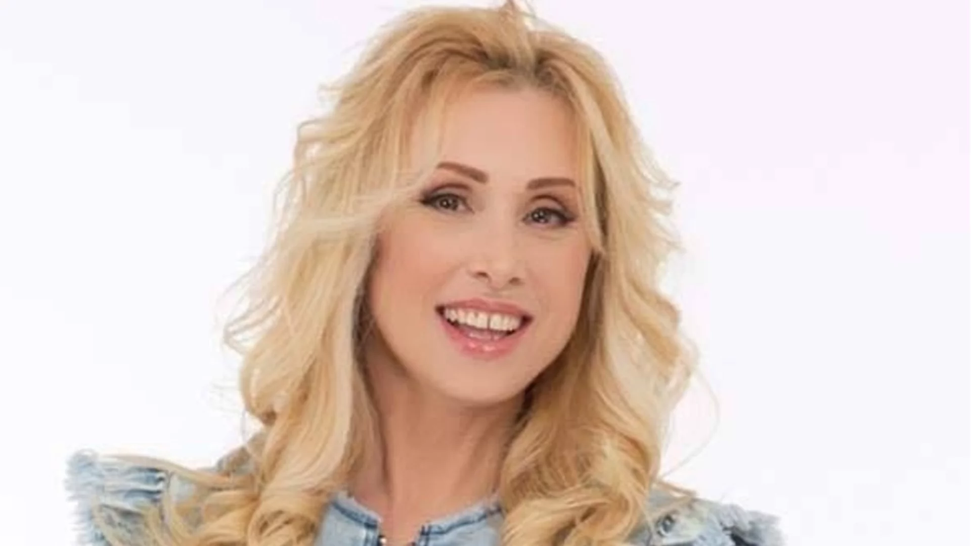 Кристина Димитрова показа най-малкото внуче на Бабинден (СНИМКА)