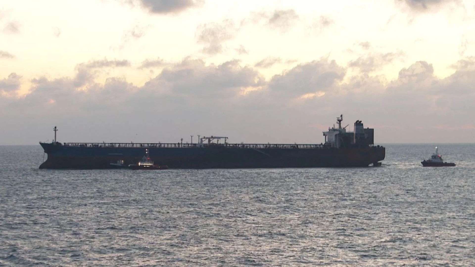 Дрон удари танкер в Черно море, тръгнал да товари руски петрол. Руски ракетни системи за 250 млн. долара са унищожени (ВИДЕО)