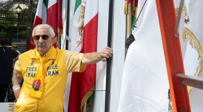 Магазини и пазари в Иран масово затвориха в обща стачка, принцът в изгнание подгря нови протести (ВИДЕО)