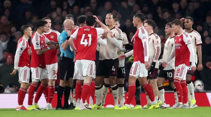 Ливърпул отново спря Арсенал в напрегнато дерби на "Емиратс"