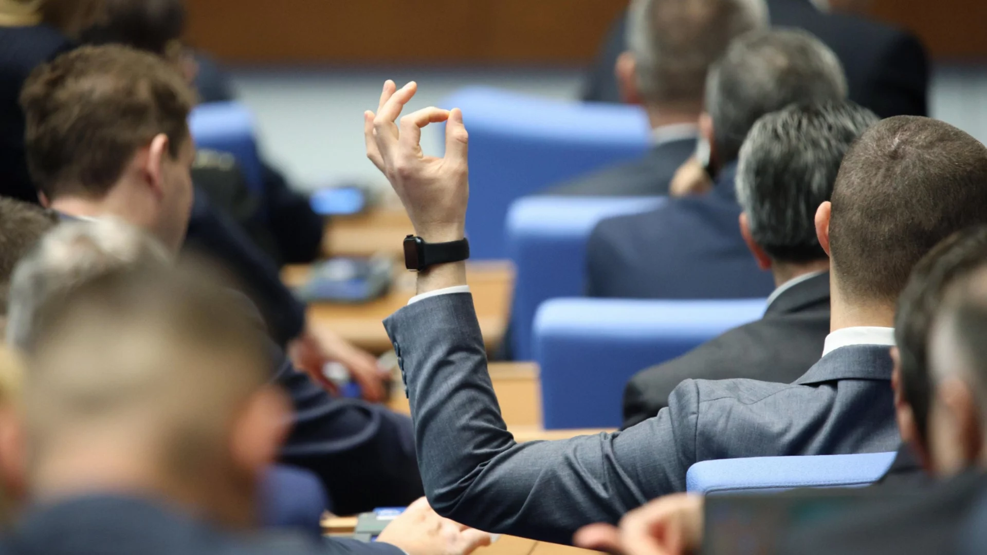 От парламента до Бахрейн, Колумбия и Мексико: Командировките на депутатите са ни стрували скъпо