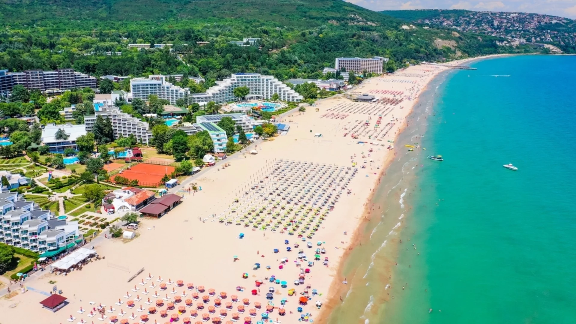 По-скъпо паркиране в "Албена" през летния сезон