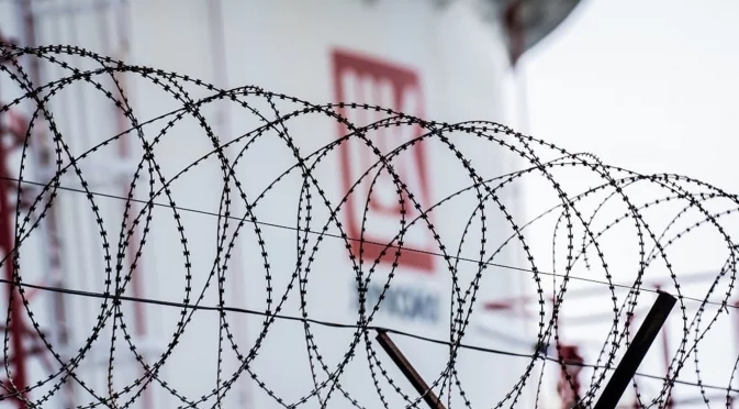 Национализират най-важния обект на "Лукойл" в чужбина