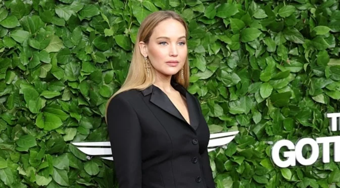 Дженифър Лорънс се върна към своя стар стил (СНИМКА)