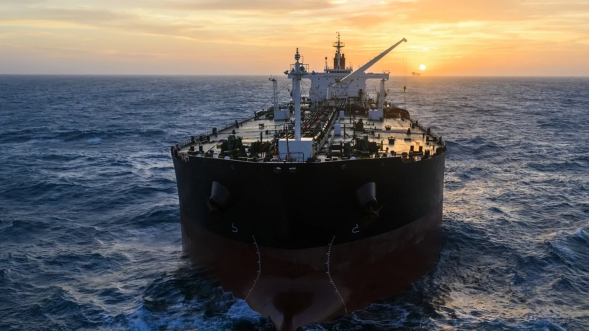 САЩ започнаха операция по задържането на руския танкер "Олина"