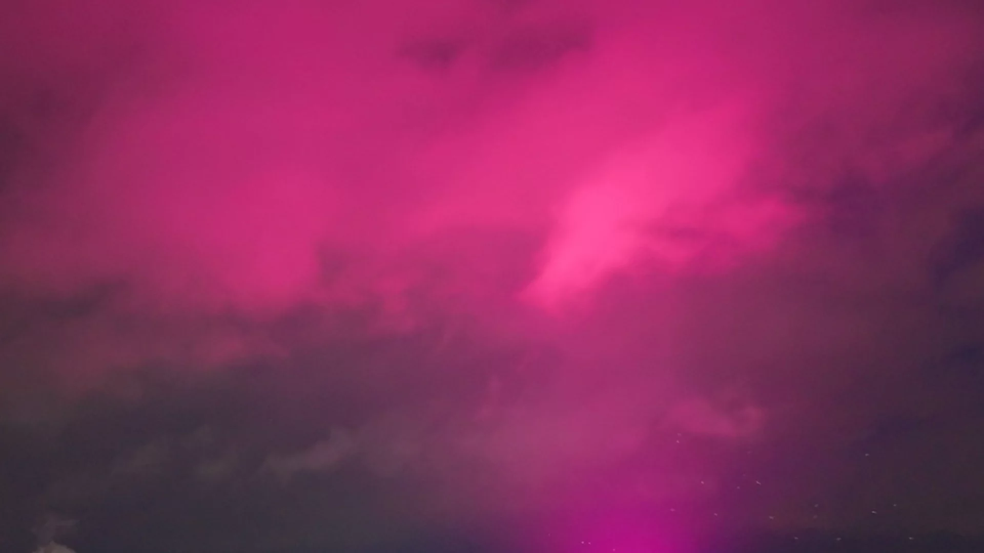 Ярко розово небе над Бирмингам: Феномен, заплаха или Цар Футбол? (ВИДЕО+СНИМКИ)