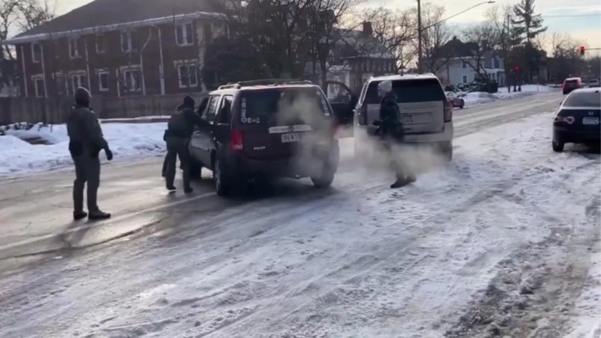 Убийството в Минеаполис, което раздели САЩ: Какво се случи и кой е стрелецът? (ВИДЕО)