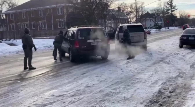 Убийството в Минеаполис, което раздели САЩ: Какво се случи и кой е стрелецът? (ВИДЕО)