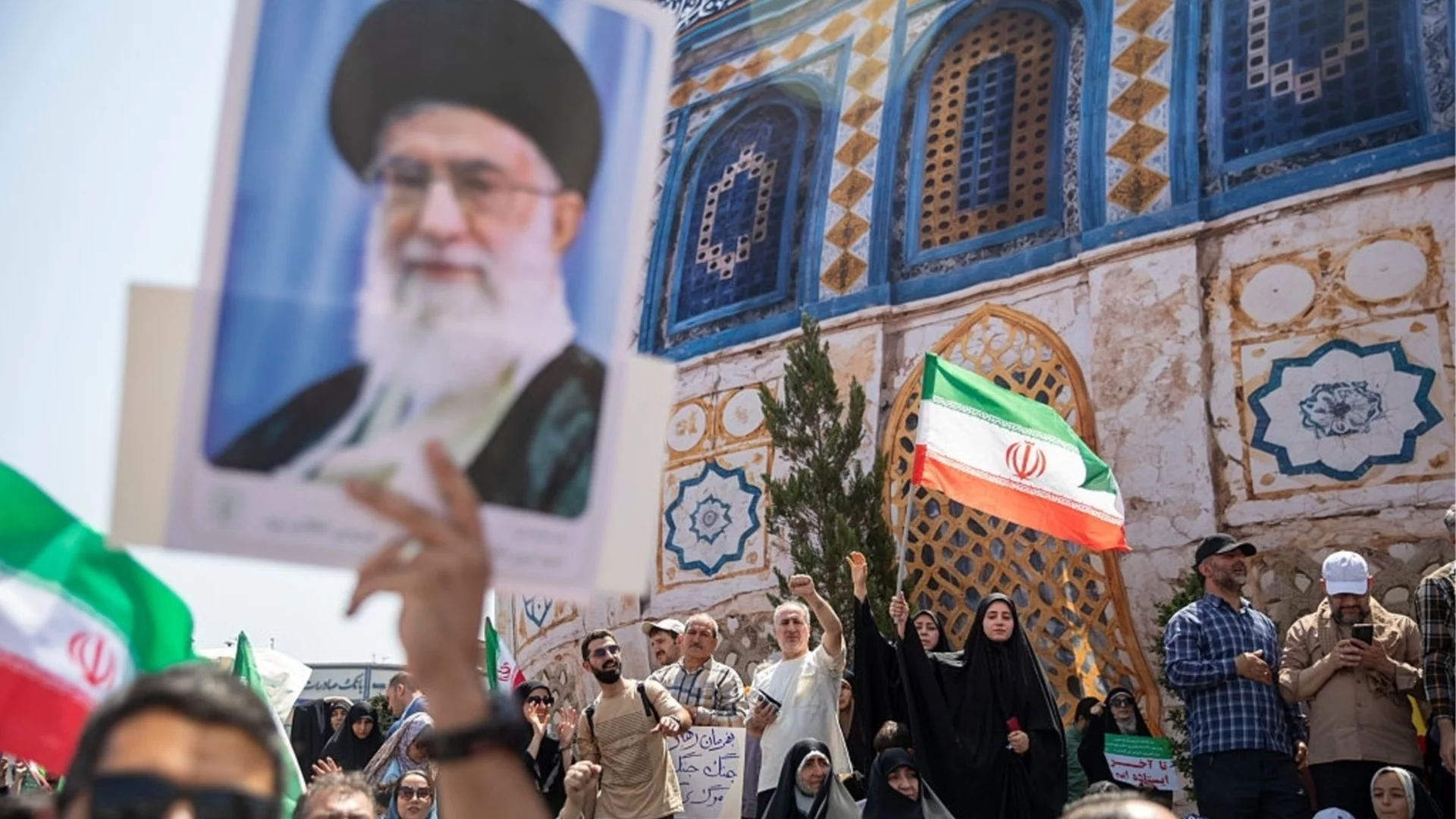 "Хаменей да отива при Асад в Москва": Нови области се присъединяват към бунта в Иран (ВИДЕО)