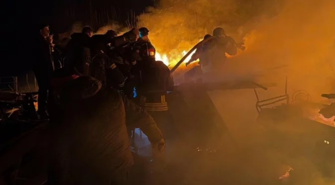 Загинали след поредния руски въздушен удар в Киев, включително лекар (ВИДЕО)