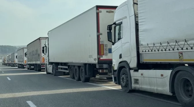 Протестите на гръцките фермери образуваха километрична колона на "Кулата"