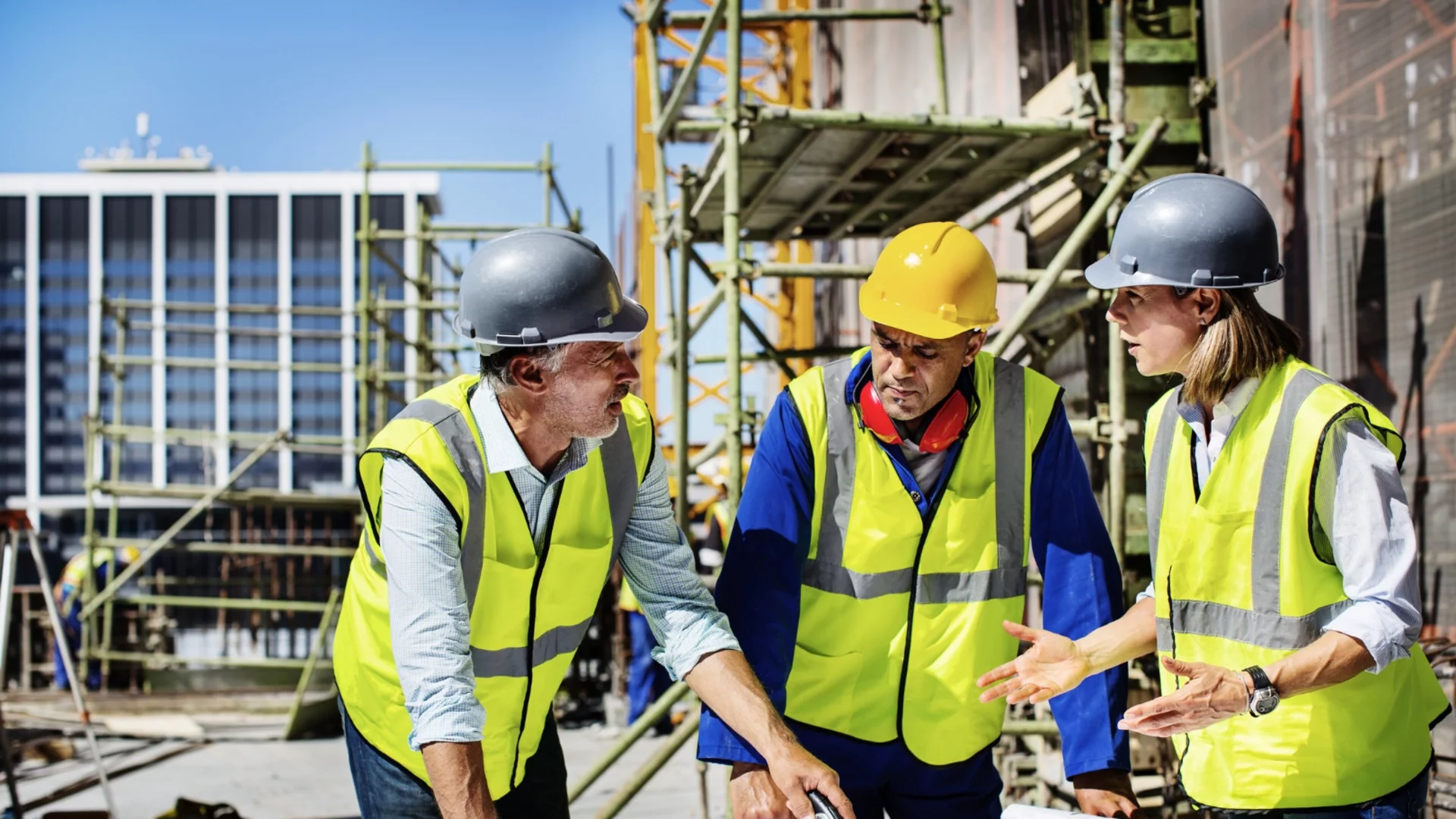 Кой върху какво работи: Архитектите скочиха срещу нови правила за проектиране