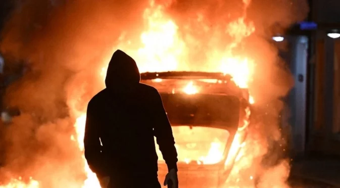 "Заплашиха да сварят дъщеря ми": Иранец разказва за протестите, БНТ твърди в 6:00 сутринта, че вървят мирно (ВИДЕО)