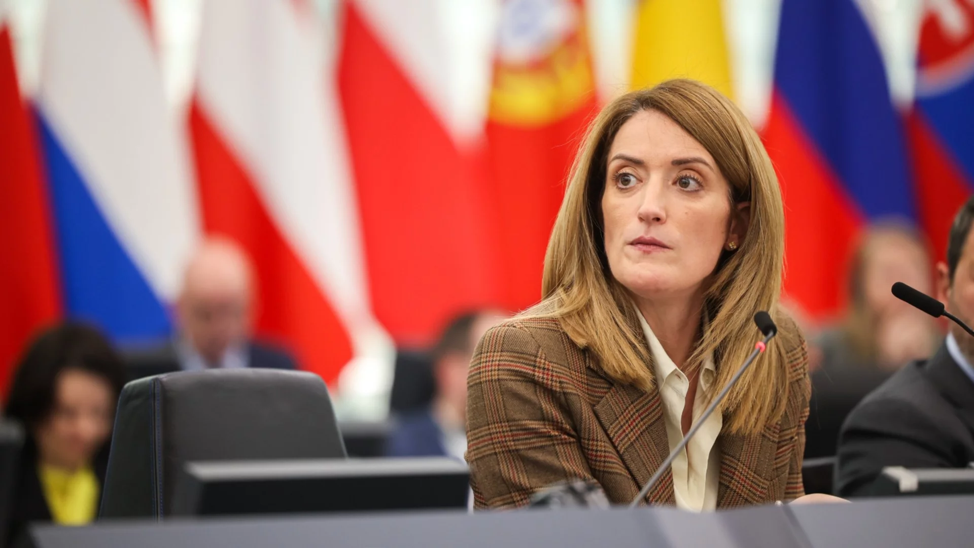 "Хубаво е да туитваш от Европа, без да бъдеш арестуван и пребит": ЕС и Иран в словесен спор за протестите