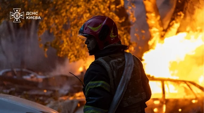 Русия с масирана атака срещу Киев, Украйна спря тока на хиляди (ВИДЕО)