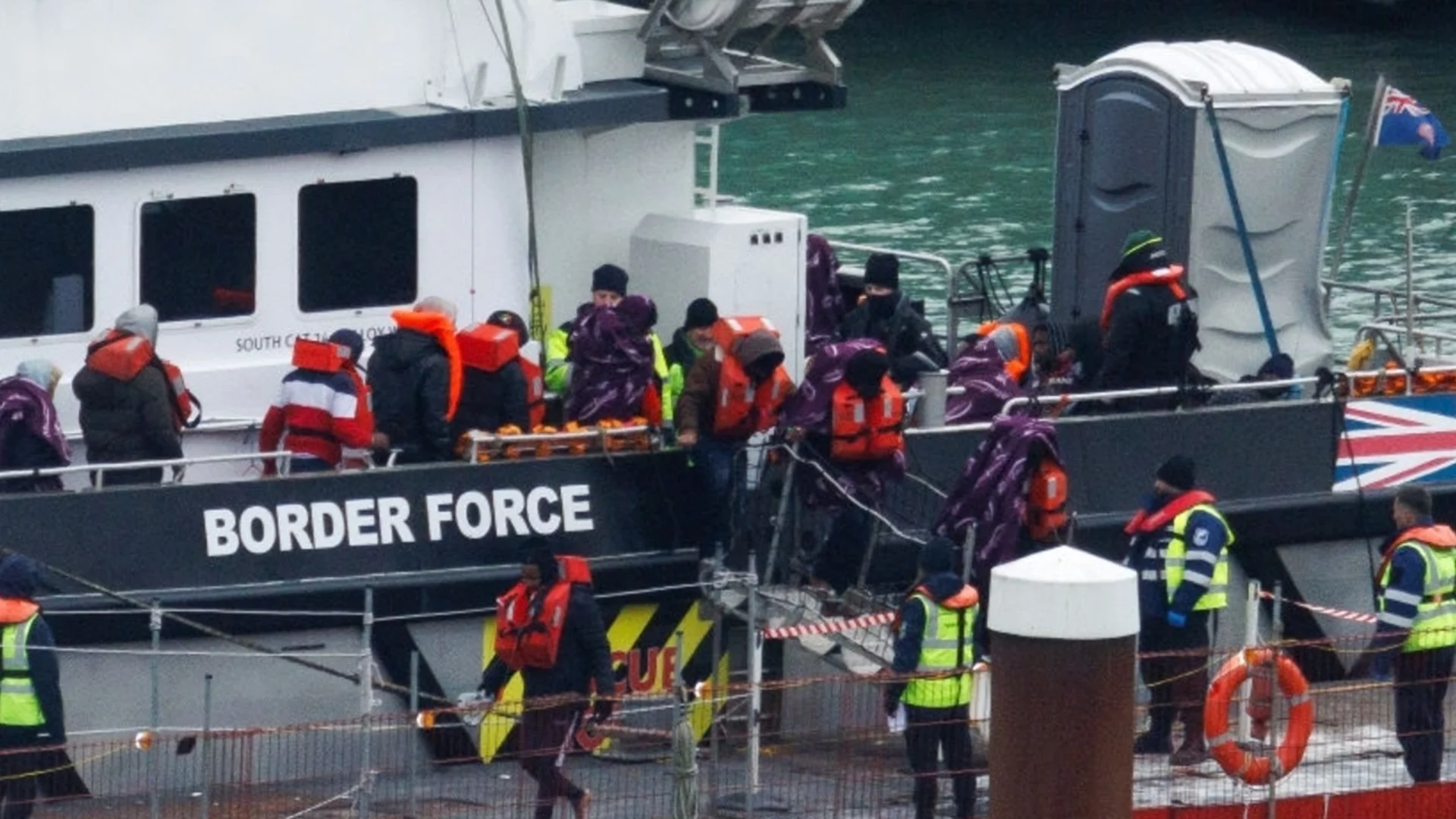 Молбите за убежище в ЕС са намалели през 2025 г.