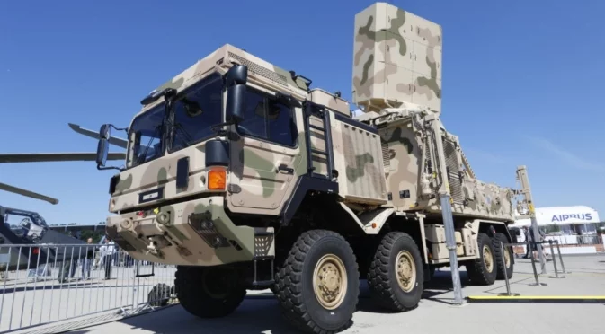 Неизвестни дронове са се появили при радарите на ПВО в Германия, способно да свали "Орешник"