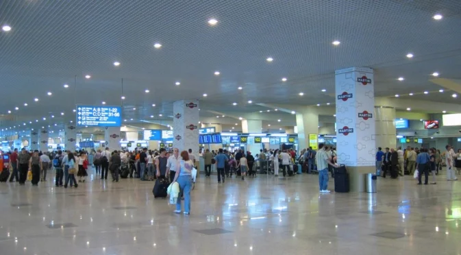 Сняг блокира работата на основни московски летища (ВИДЕО)