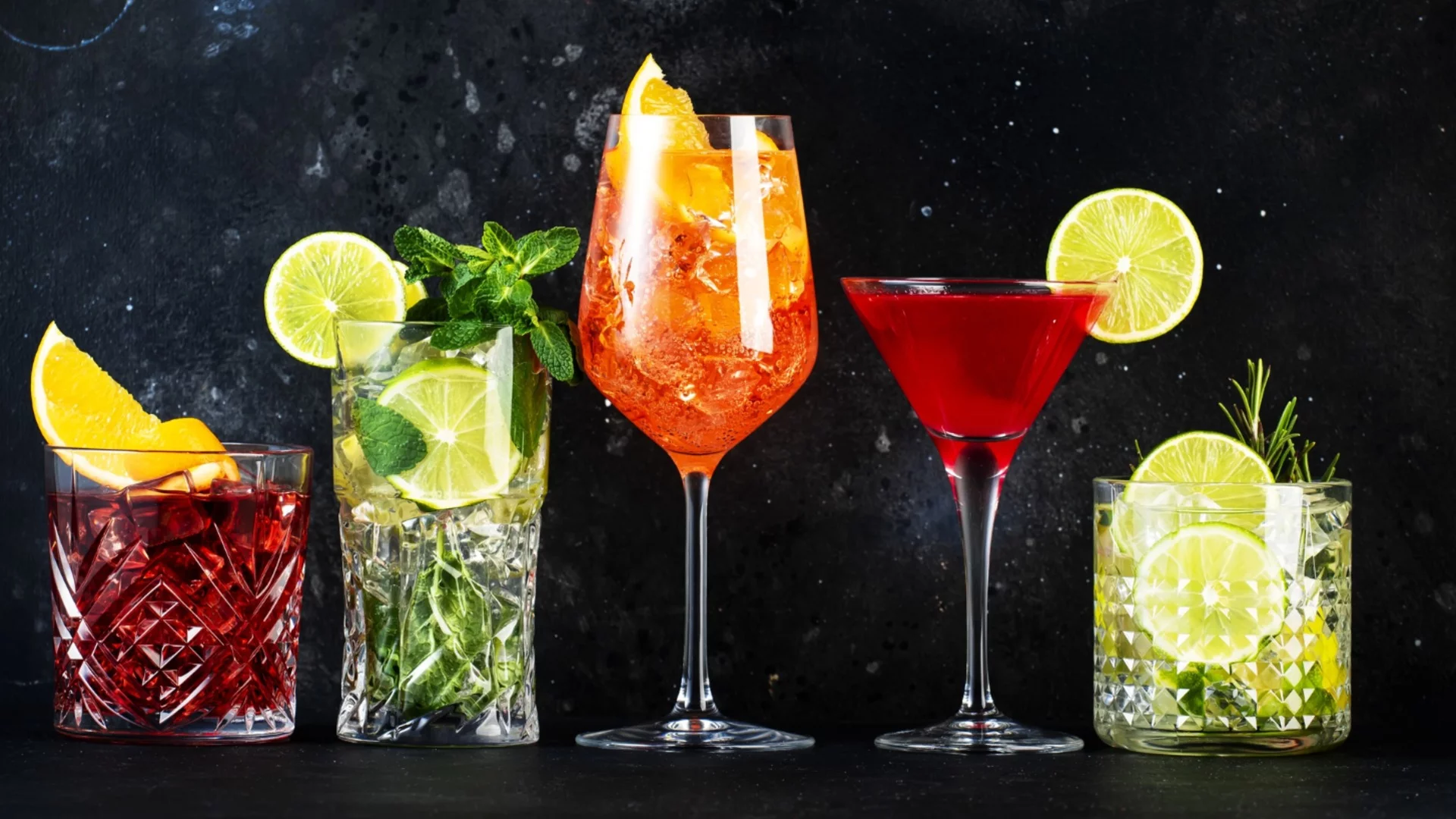 Защо жените се напиват по-бързо от мъжете: Ето какво казва науката