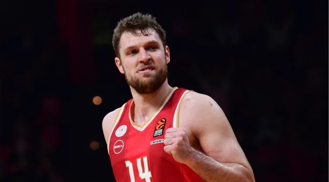 Скромен Везенков, но голяма победа за безгрешния №1 Олимпиакос