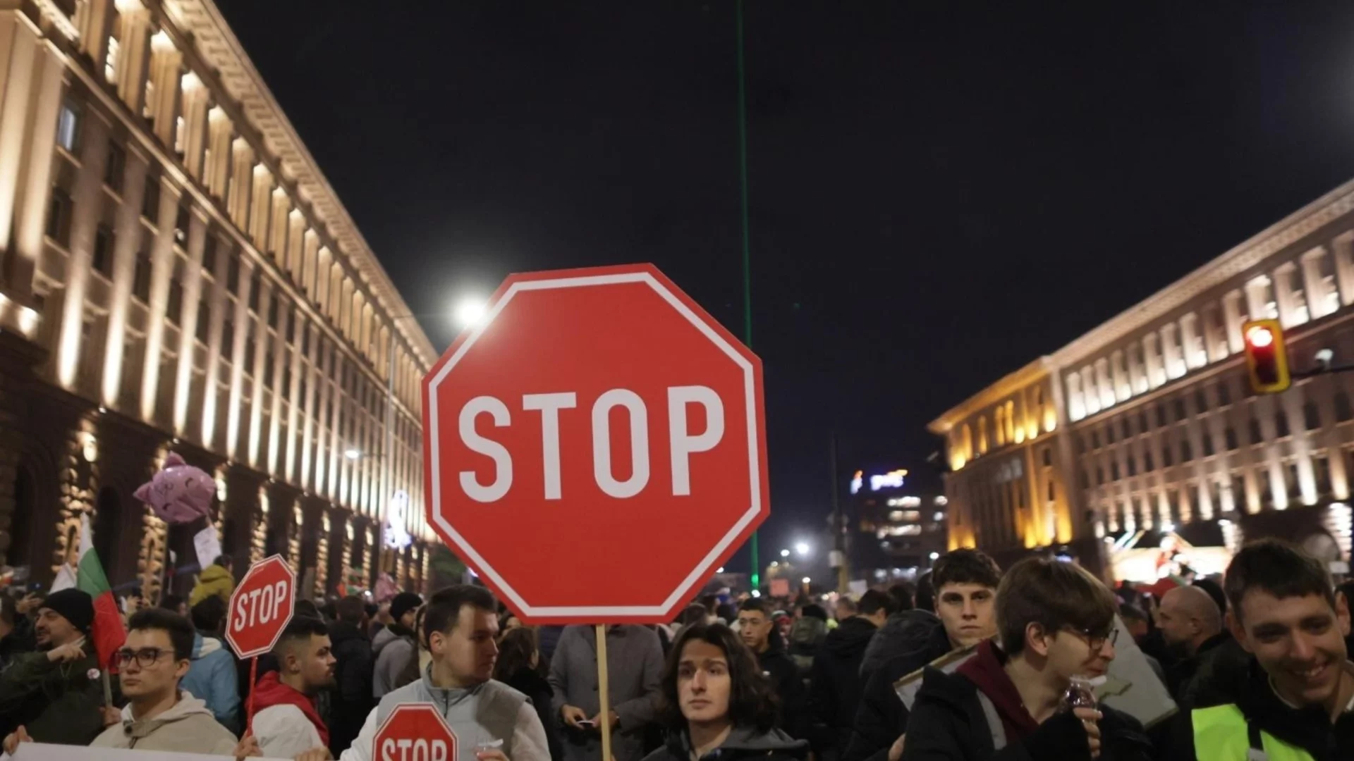 Със заплаха за още протести, Gen Z с нови искания: Стипендии колкото минималната заплата и премахване на таксите