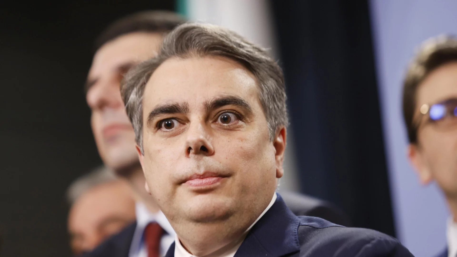 Една партия да получи властта: Асен Василев обяви кога очаква да се проведат изборите