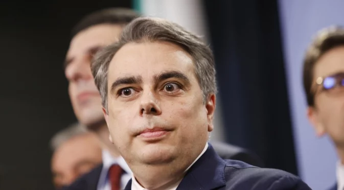 Една партия да получи властта: Асен Василев обяви кога очаква да се проведат изборите