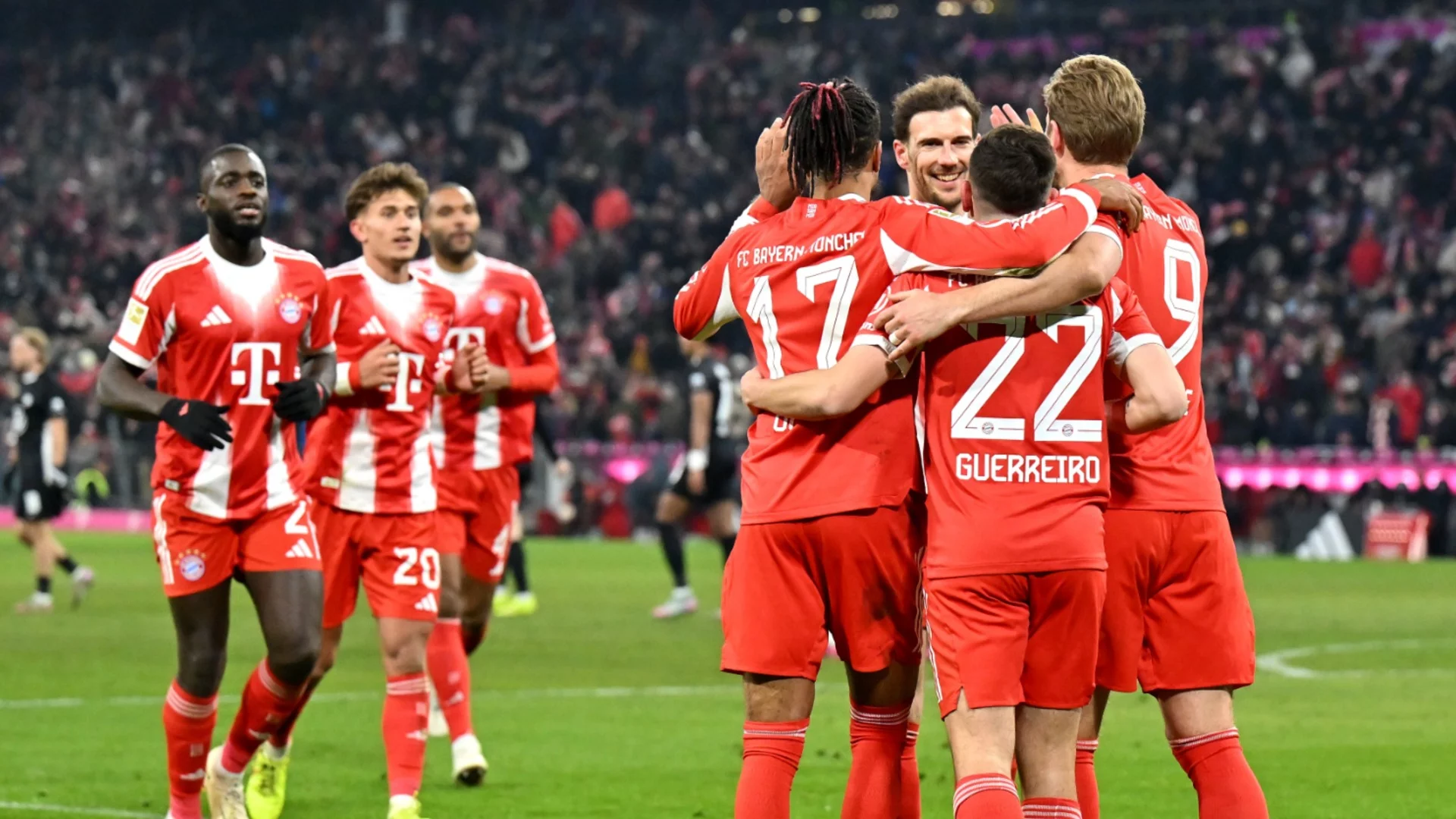 Така се влиза в новата година: Байерн Мюнхен напомпа мускули с 8 гола срещу Волфсбург