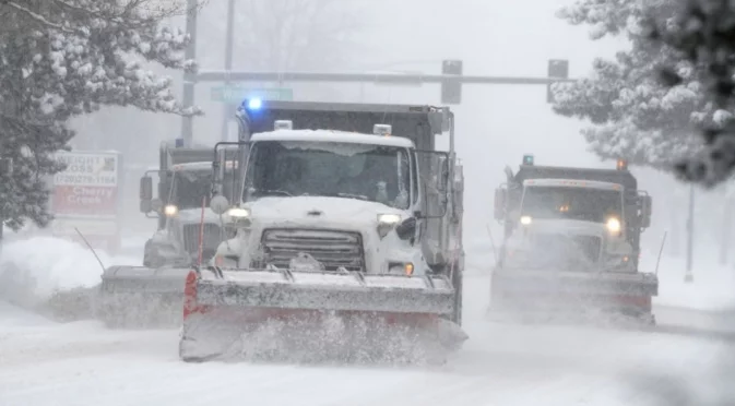 Над 160 снегорина чистят в София