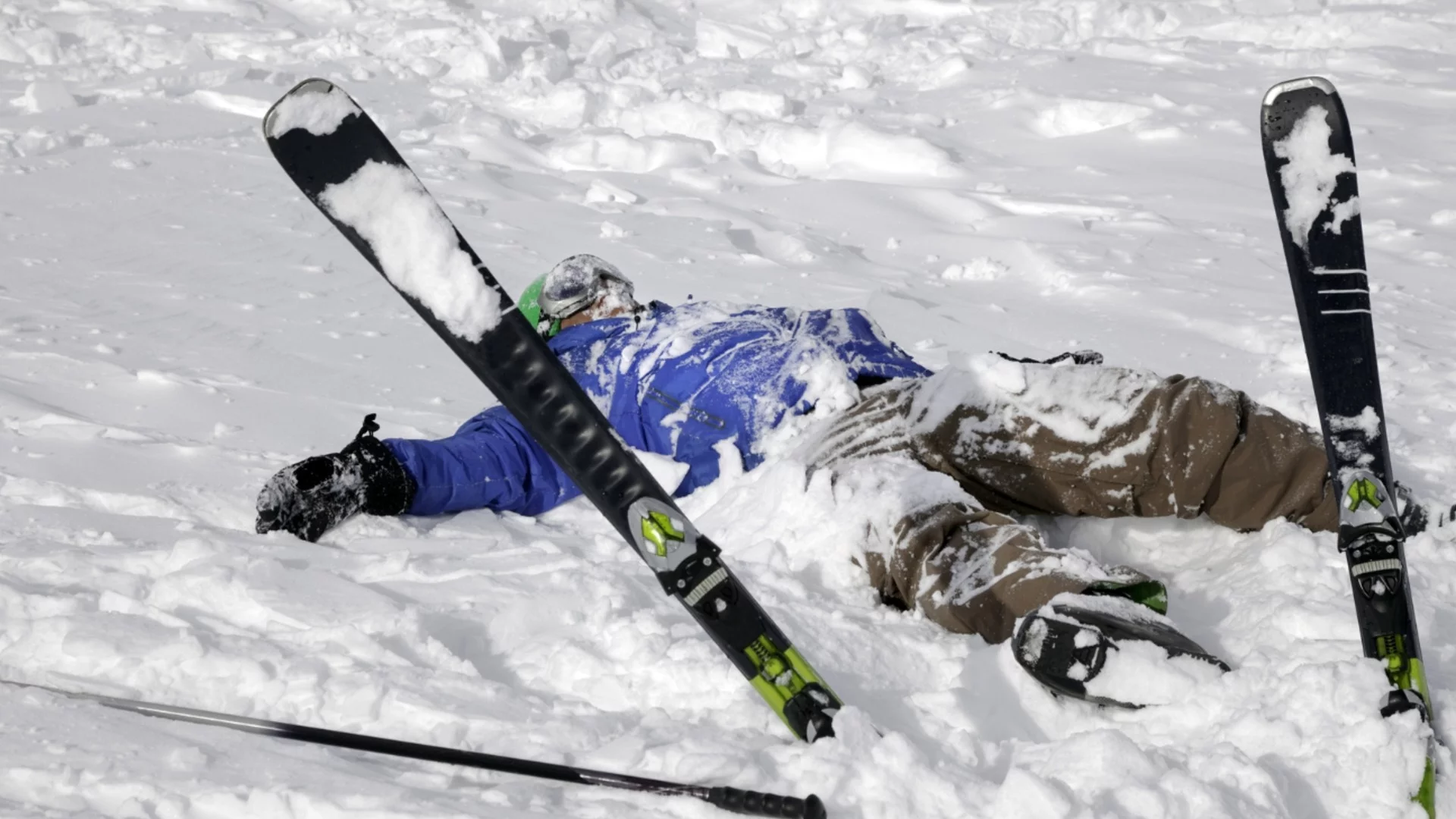 Глобиха мъж на ски в Сараево (ВИДЕО)