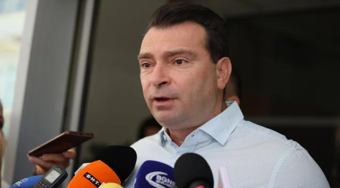 Румен Радев е нашият президент, няма как да се отречем от него