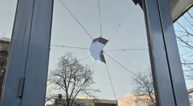 Ескалация на омразата: Удариха българското посолство в Скопие (ВИДЕО)