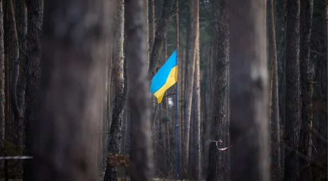 Украйна си върна контрола над общинския съвет в Купянск (ВИДЕО)