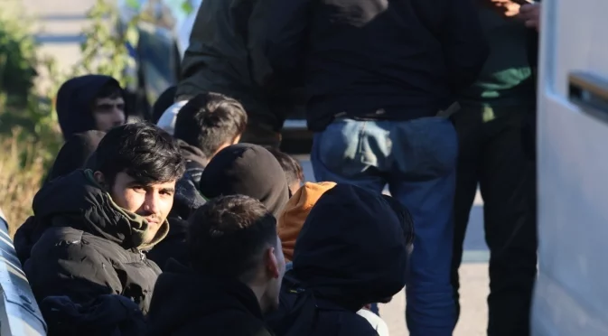 Няма пари от чужбина: БХК на практика спира правната защита за бежанци и мигранти