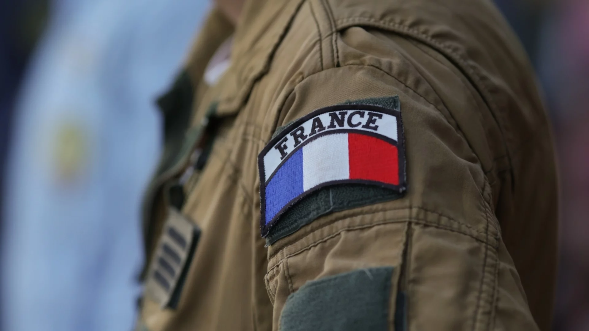 800 евро заплата и настаняване: Франция започна кампания за доброволна военна служба