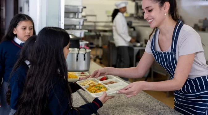 Завишени цени в училищните столове: Масово нарушение след идването на еврото