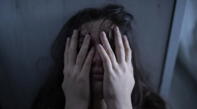 Пребил приятелката си на спирка в София: Мъж отива на съд