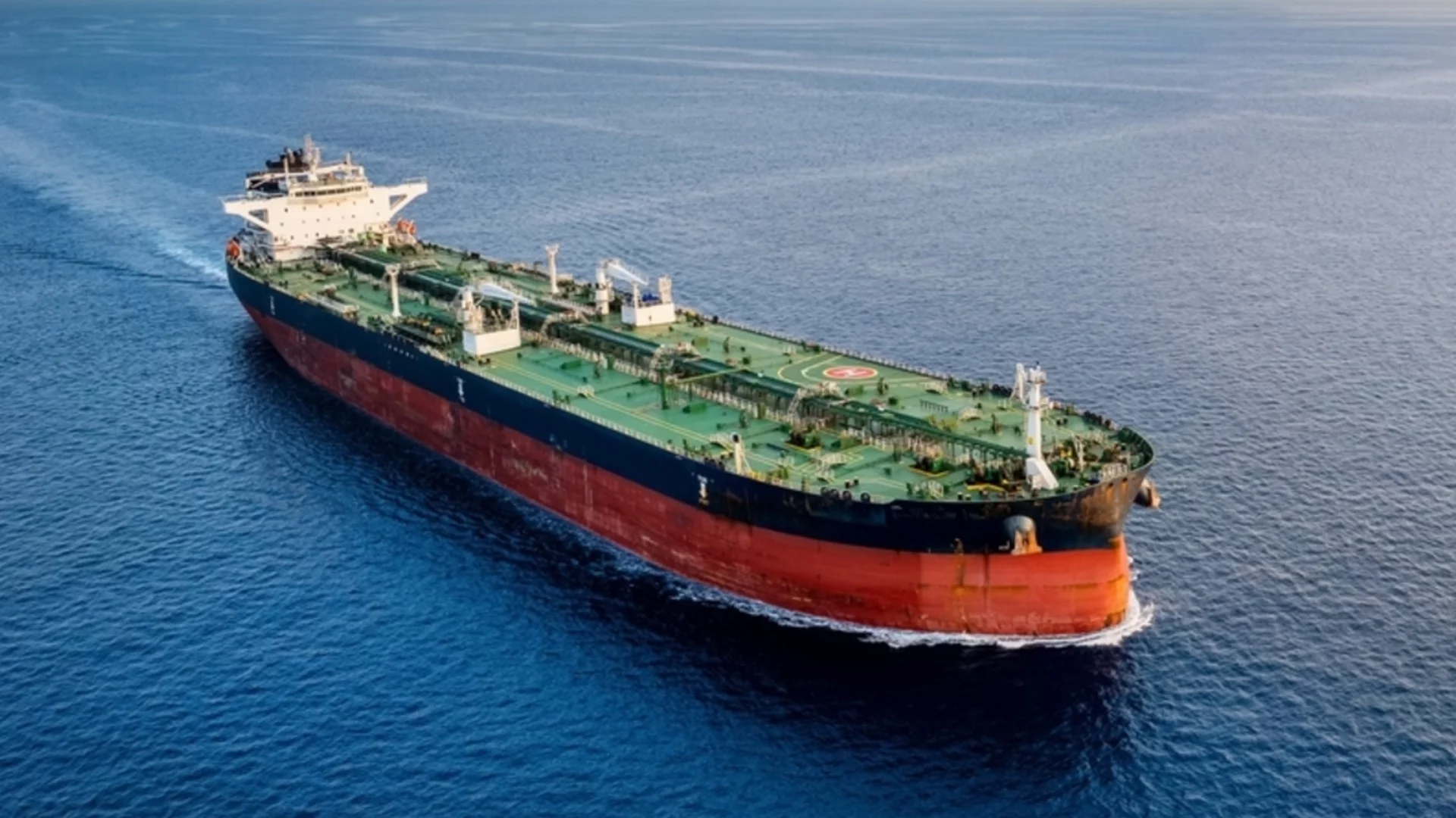 Лоши новини за руския сенчест флот: Лондон се готви да конфискува петролните танкери